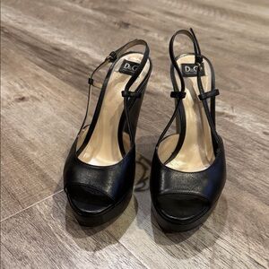D&G Elegant Black Slingback Wedge